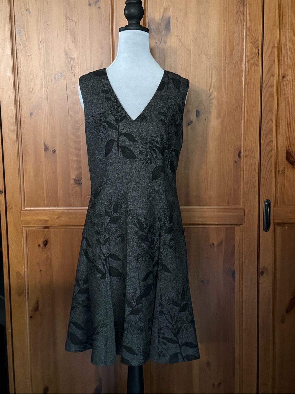 NWT! Banana Republic Gray and Black Floral Italian Flannel A-line Dress Size 10